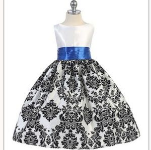 Little girls size 4T. NWT still in plastic